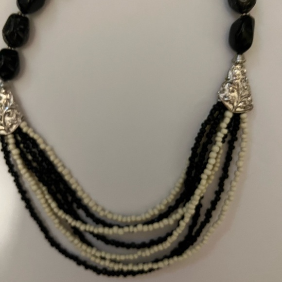 BEAUTIFUL BLACK AND CREAM COLORED BEADED MULTI STRANDED NECKLACE - Picture 6 of 8